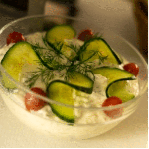 Hausgemachtes Zaziki von Bacchus 1 als Beilage zum griechischen Catering