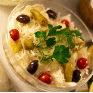 Hausgemachter Krautsalat von Bacchus 1 als Beilage zum griechischen Catering
